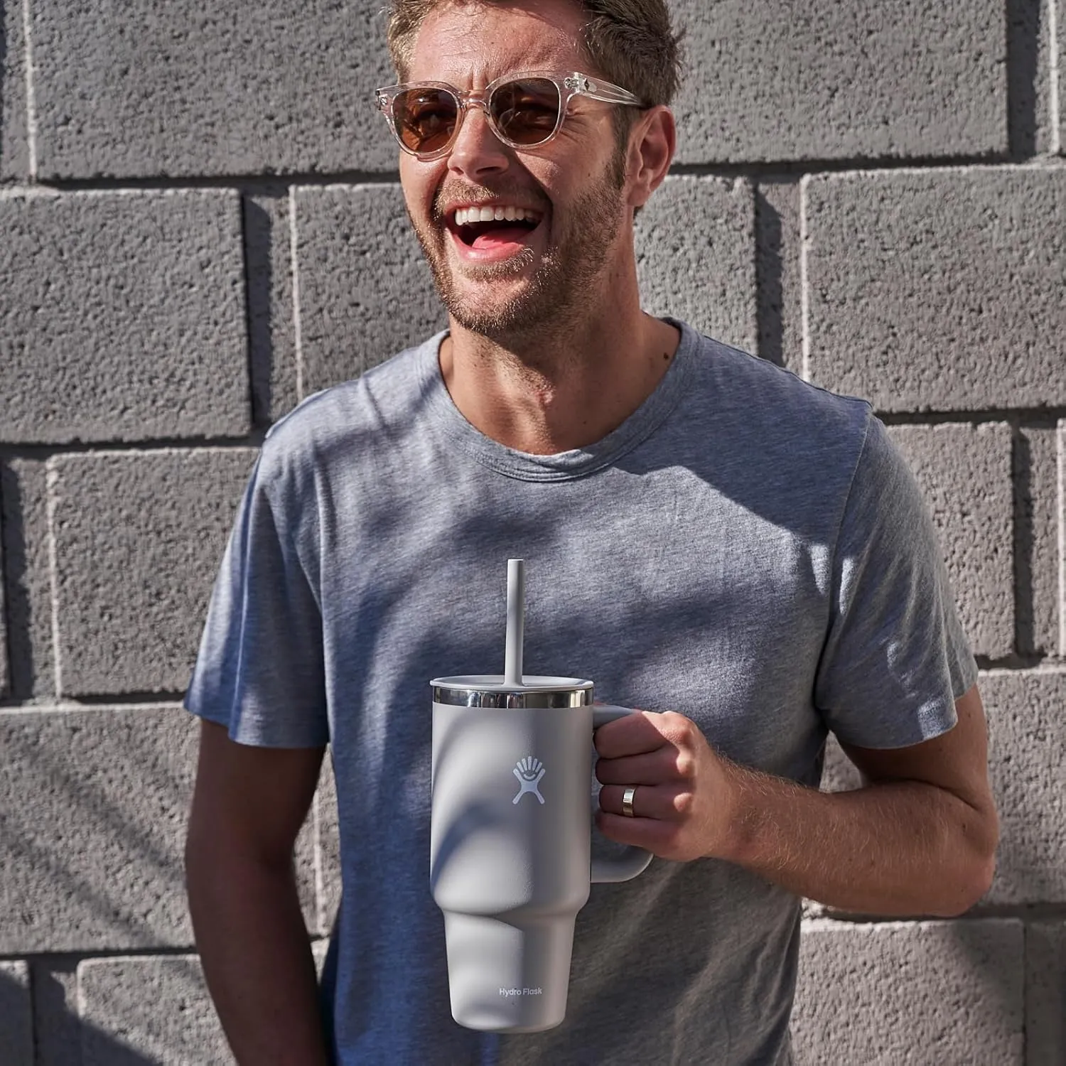 Hydro Flask 32 Oz Travel Tumbler with Handle, Lid and Straw - Insulated Stainless Steel in 32 Oz Black