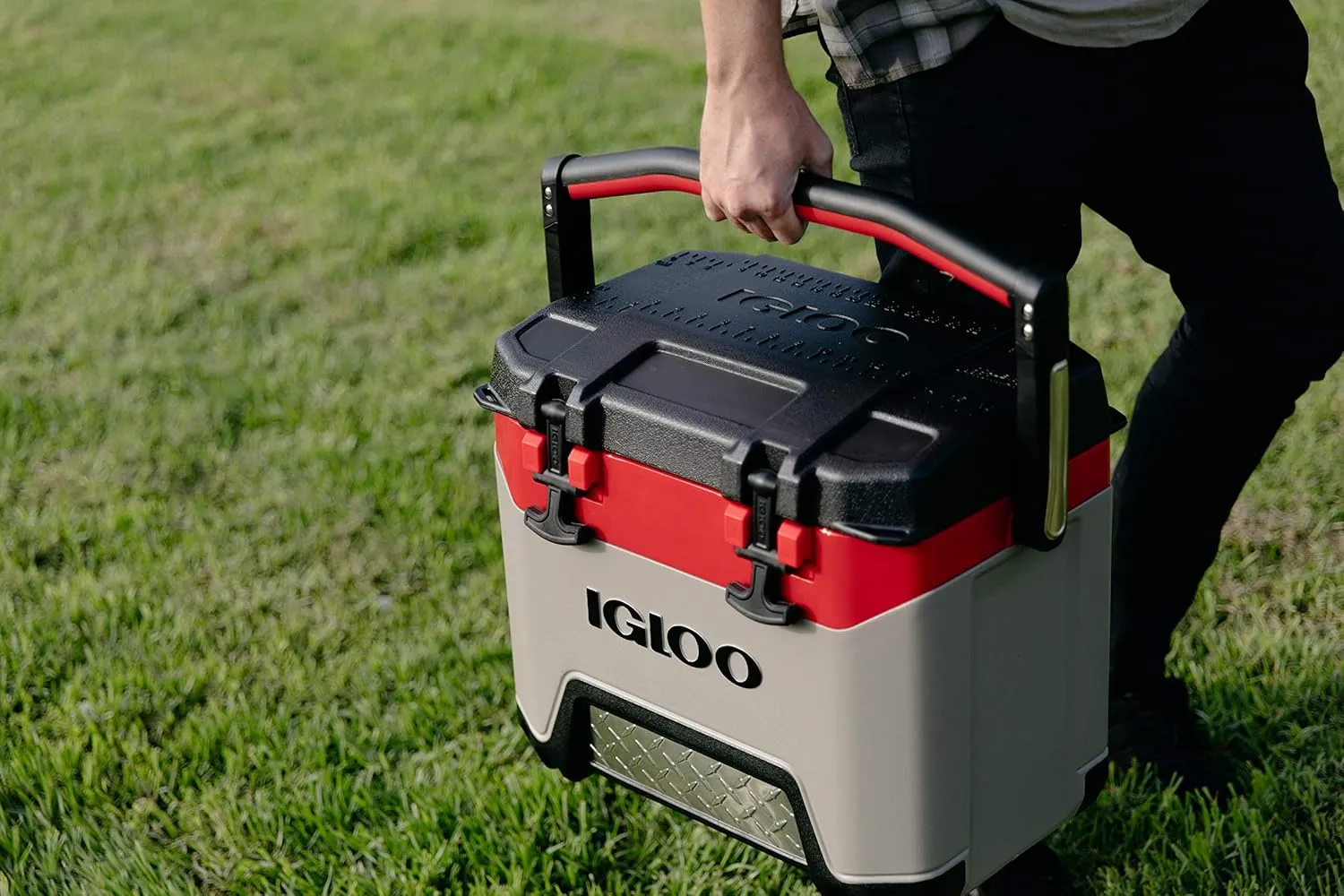 Igloo BMX Hard Coolers (25-72QT)