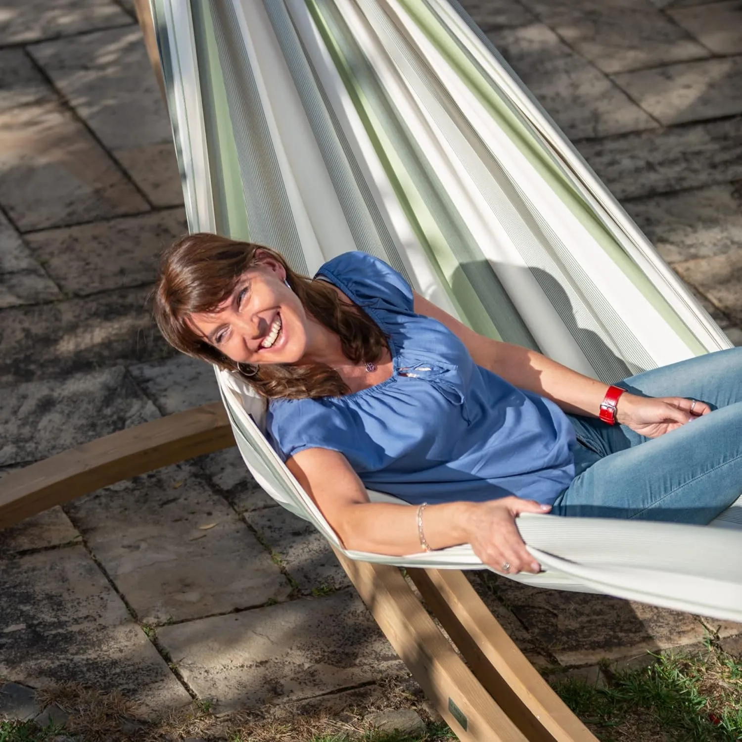 LA SIESTA® - XL King Brisa Classic Hammock & Elipso Stand - Larch Wood Hammock Stand - Weather & Tear Resistant - Backyard Outdoor Hammock with Stand - Family Hammock and Stand - Max 440 Lbs, Cedar