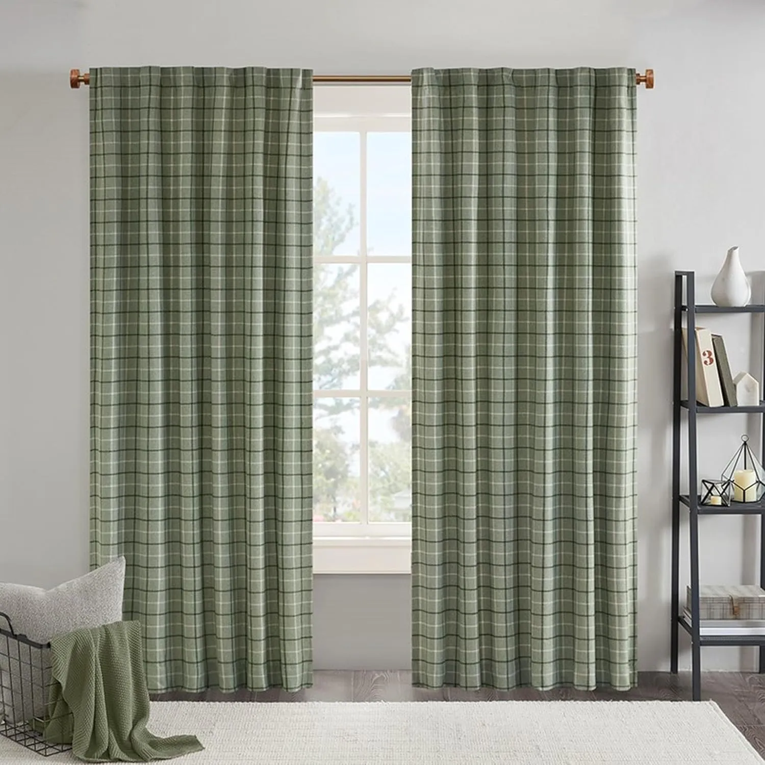 Madison Park Anaheim Cabin Plaid Curtain Window, Thermal Insulated Fleece Lining, Living Room Decor Room Darkening Drape for Bedroom, 1-Single Panel Pack, 50" x 84" Rod Pocket, Green