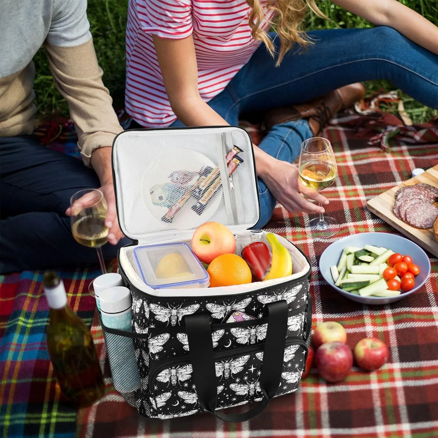 MNSRUU Cooler Bag Skull and Crossbones Soft Cooler Bag Insulated Lunch Totes Picnic Bag Beach Cooler Lunch Box Container with Adjustable Shoulder Strap